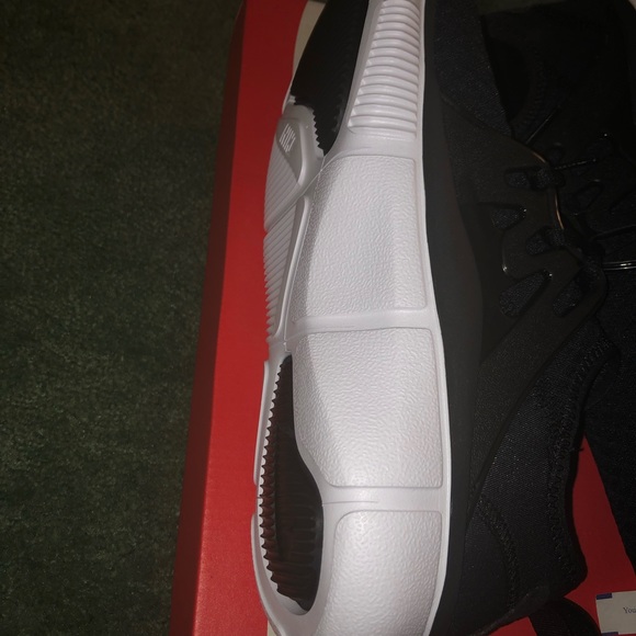 Nike Shoes - Picture 5 of 9